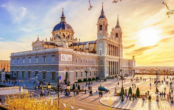 oitsa-europa-fabulosa-catedal-almudena-madrid-espana
