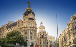 oitsa-europa-basica-edificio-metropolis-gran-via-madrid-espana